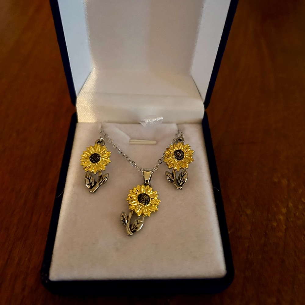 Sunflower necklace earrings set. New.